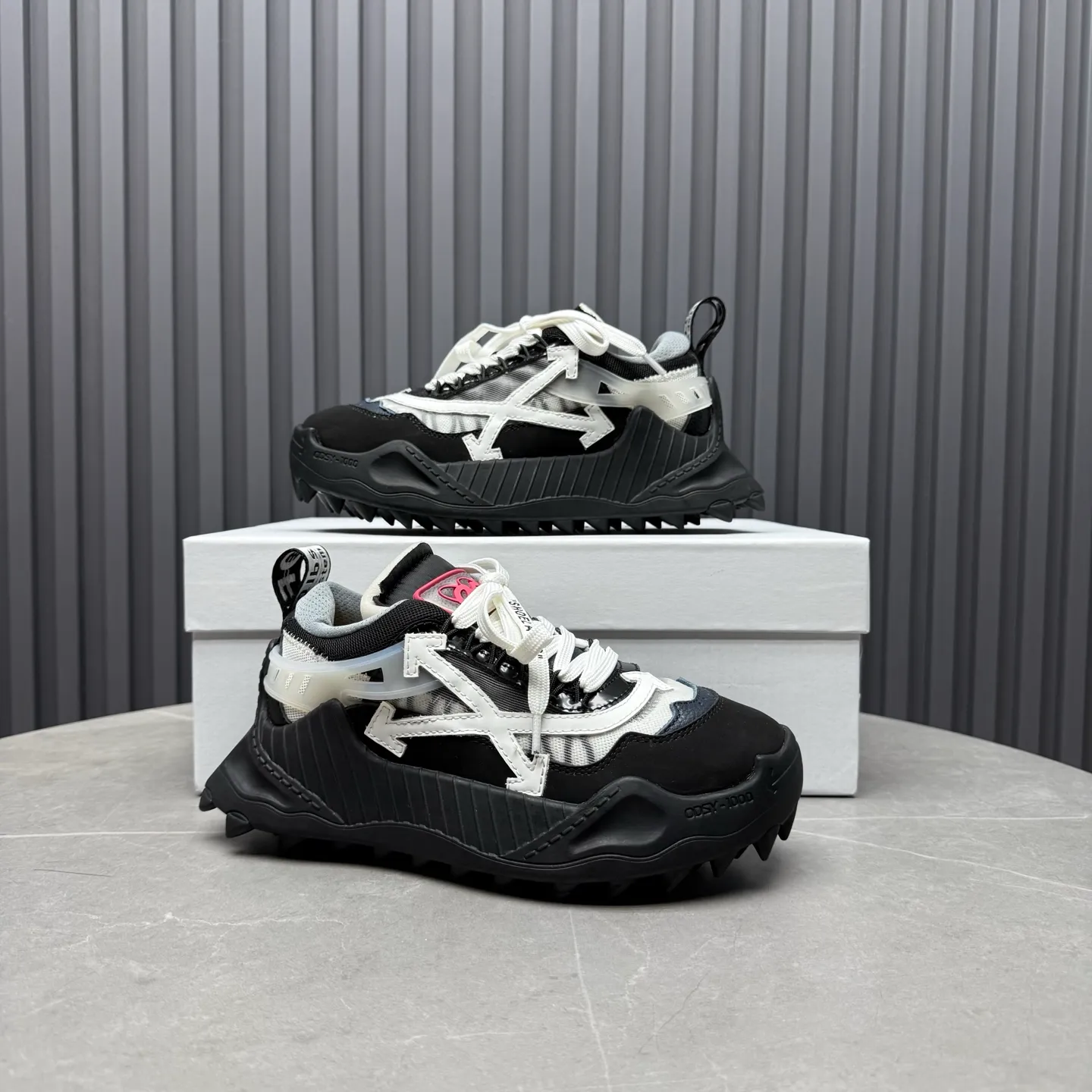 【OFF WHITE】P: 680💰Couple model, Size: Female 35-40; Male 39-44 (customized at 45.46) 2025SS trendy brand OFF WHITE classic popular model, combined outsole, official website original 1:1 developed top-level copy, ️Selected imported high-mercerized matte cowhide splicing breathable mesh ✔️Breathable lining, breathable and comfortable, simple and personalized design, official website rubber outsole.